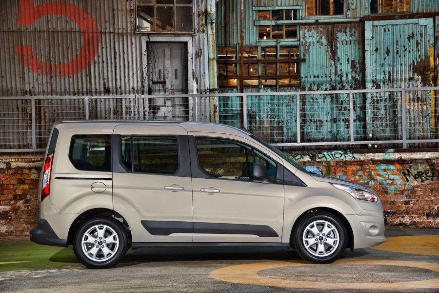  Ford Tourneo Connect 2015 года  (фото 12 из 20)